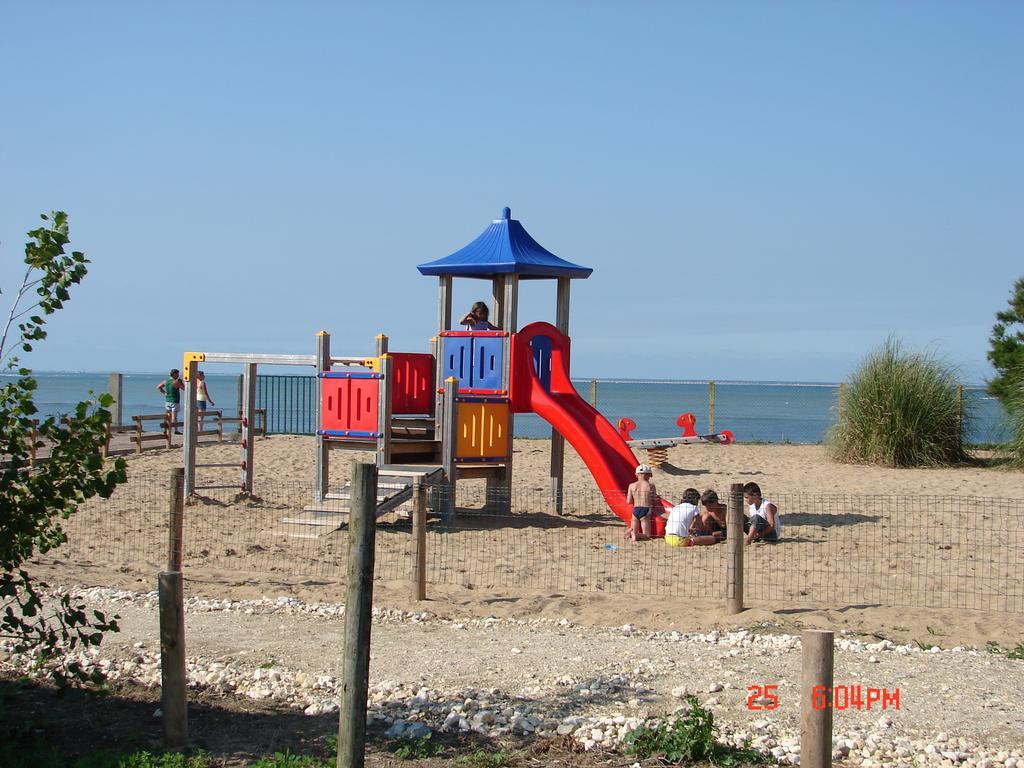 Camping Phare Ouest Saint-Denis-dʼOléron Eksteriør billede